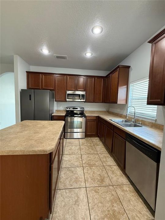 В аренду: $2,300 (3 спален, 2 ванн, 1751 Квадратных фут)