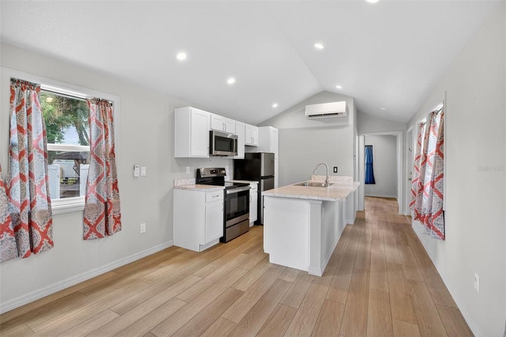 For Sale: $230,000 (1 beds, 1 baths, 432 Square Feet)