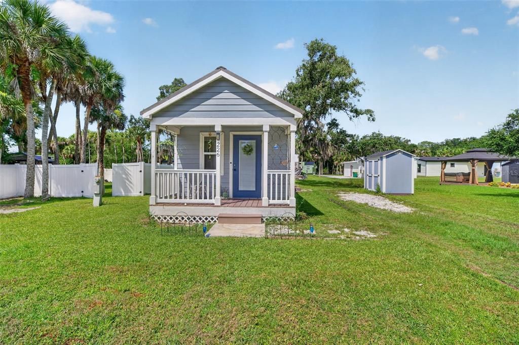 For Sale: $230,000 (1 beds, 1 baths, 432 Square Feet)
