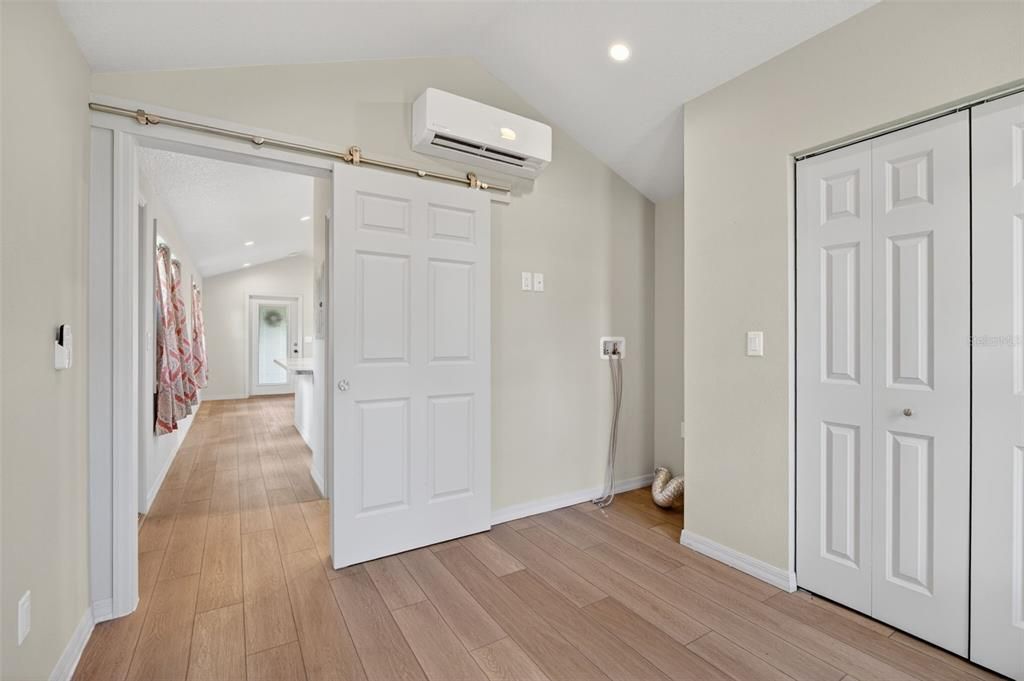 For Sale: $230,000 (1 beds, 1 baths, 432 Square Feet)