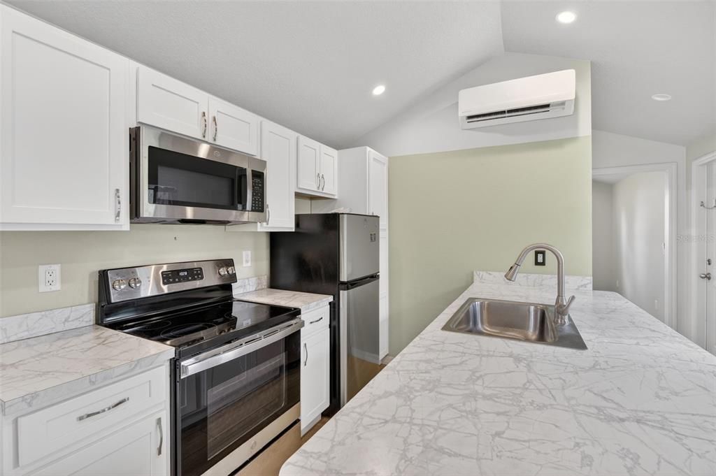 For Sale: $230,000 (1 beds, 1 baths, 432 Square Feet)
