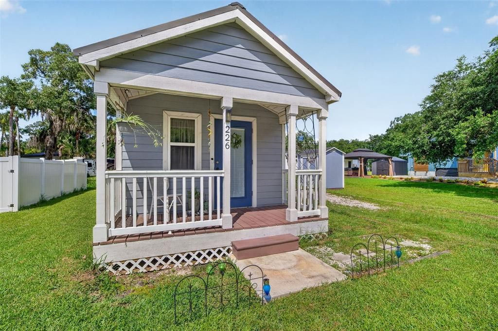 For Sale: $230,000 (1 beds, 1 baths, 432 Square Feet)