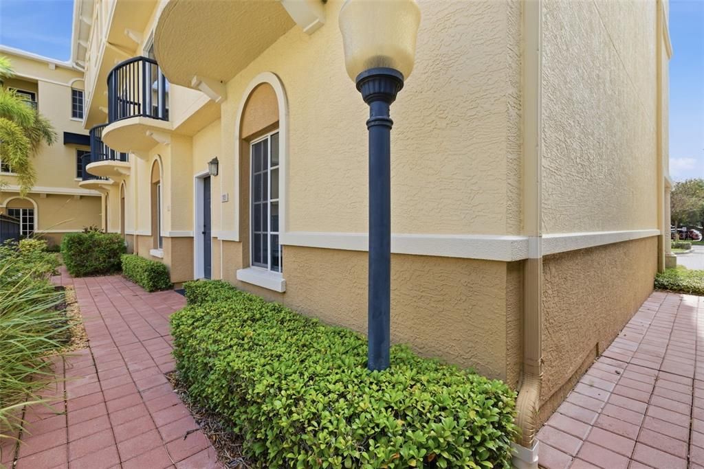 For Sale: $369,000 (2 beds, 2 baths, 1303 Square Feet)