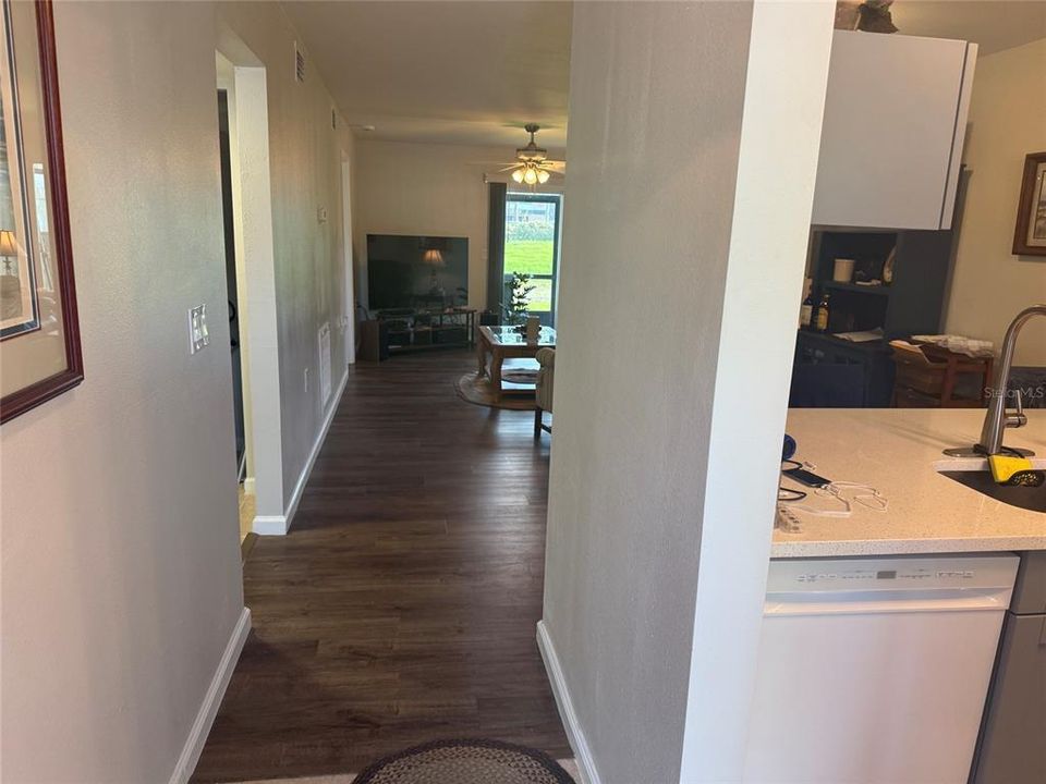 For Sale: $125,000 (2 beds, 2 baths, 876 Square Feet)