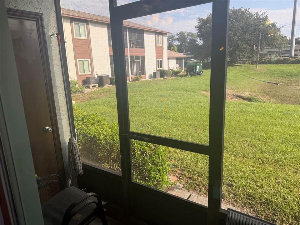 For Sale: $125,000 (2 beds, 2 baths, 876 Square Feet)
