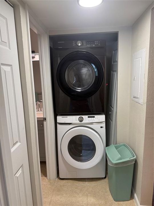 For Sale: $125,000 (2 beds, 2 baths, 876 Square Feet)