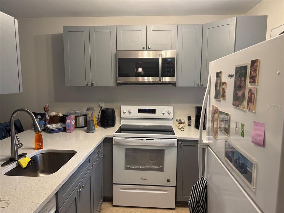For Sale: $125,000 (2 beds, 2 baths, 876 Square Feet)