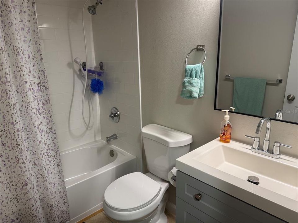 For Sale: $125,000 (2 beds, 2 baths, 876 Square Feet)