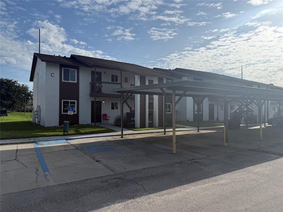 For Sale: $125,000 (2 beds, 2 baths, 876 Square Feet)