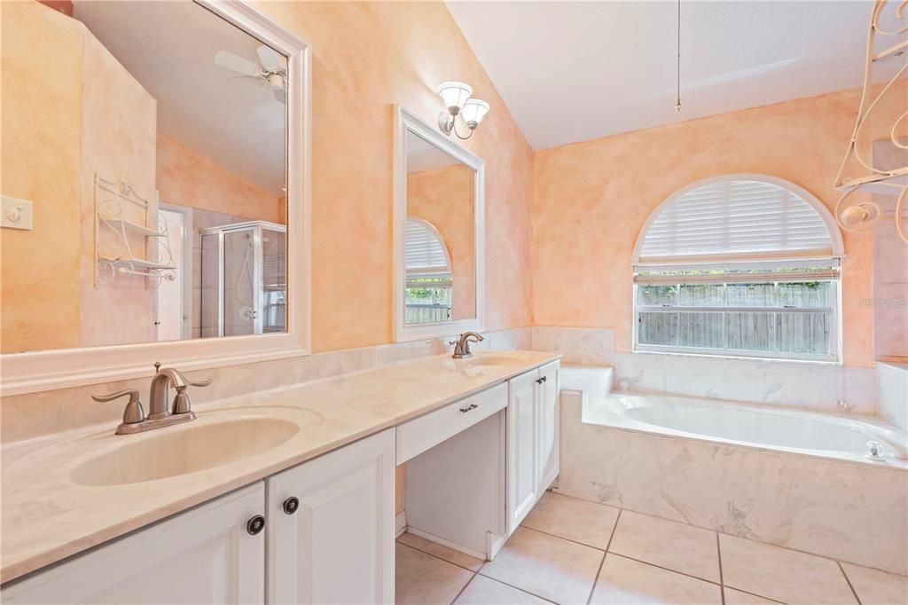 For Sale: $500,000 (3 beds, 2 baths, 2044 Square Feet)