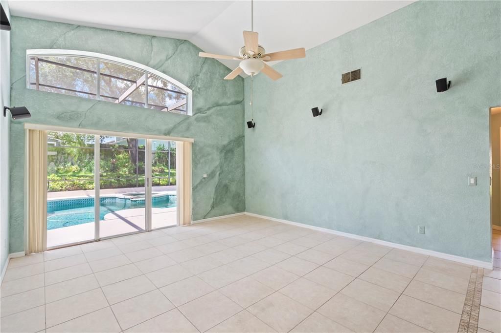 For Sale: $500,000 (3 beds, 2 baths, 2044 Square Feet)