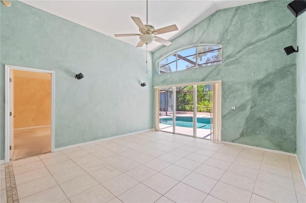 For Sale: $500,000 (3 beds, 2 baths, 2044 Square Feet)