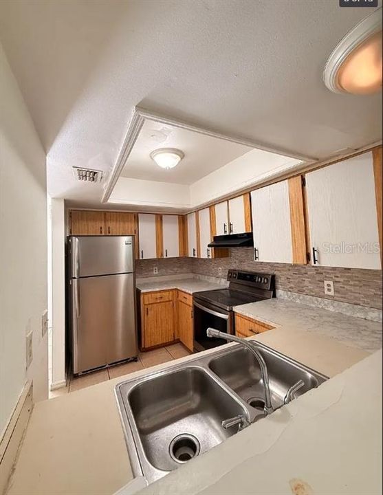 В аренду: $1,450 (2 спален, 1 ванн, 996 Квадратных фут)