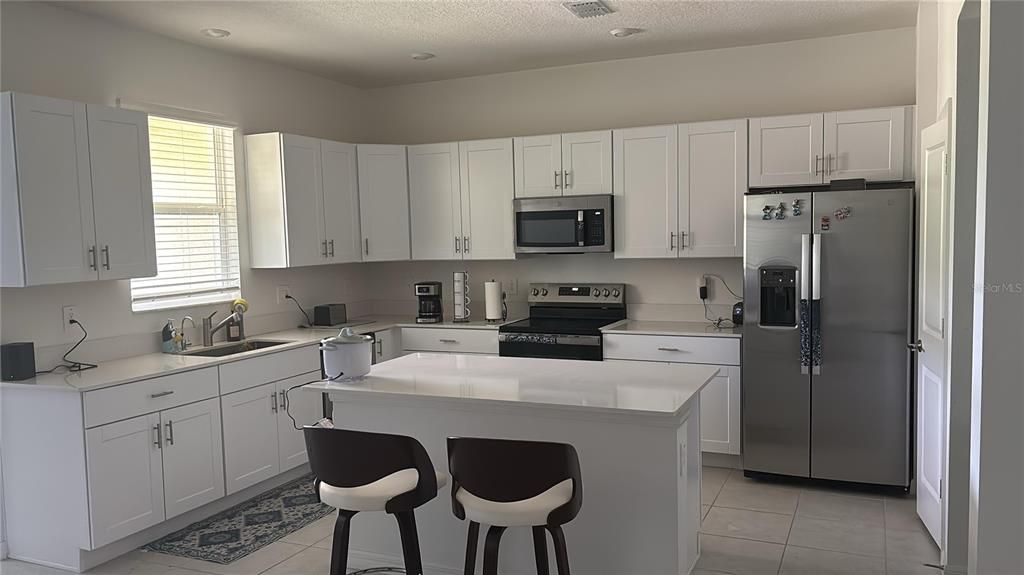 For Rent: $2,850 (4 beds, 2 baths, 2466 Square Feet)
