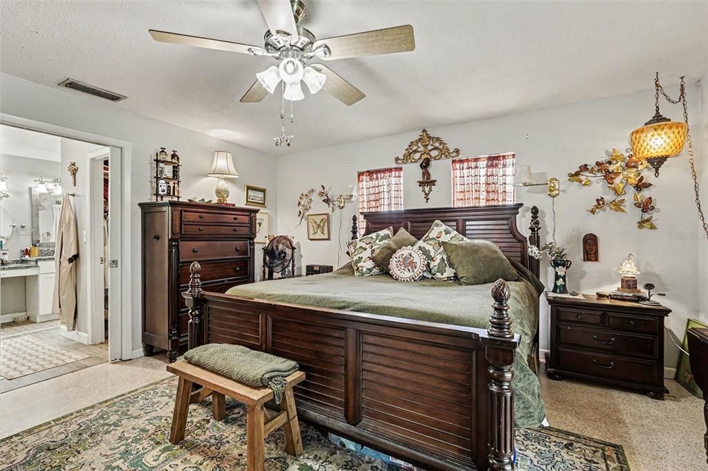 For Sale: $479,000 (4 beds, 2 baths, 2304 Square Feet)