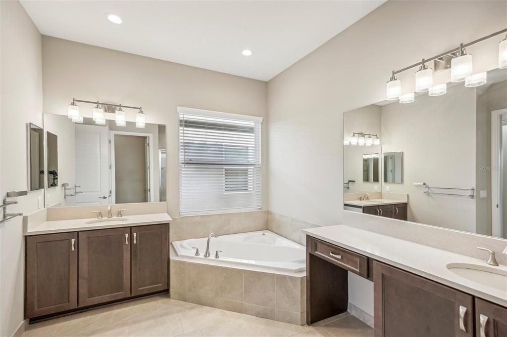 For Sale: $519,999 (3 beds, 2 baths, 2252 Square Feet)