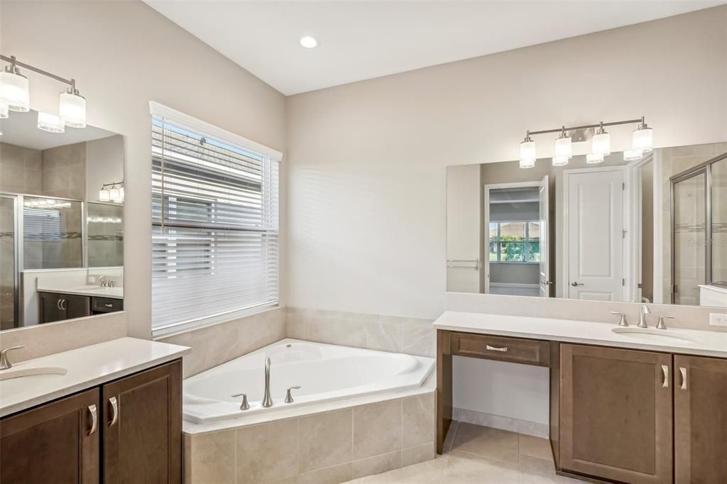 For Sale: $519,999 (3 beds, 2 baths, 2252 Square Feet)