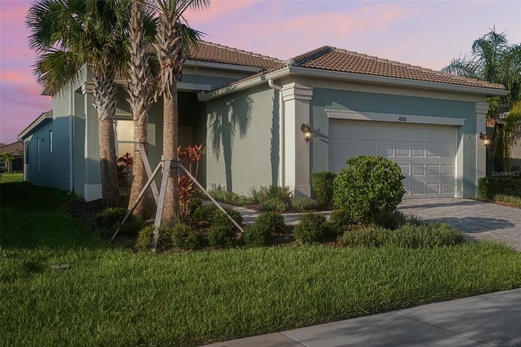 For Sale: $519,999 (3 beds, 2 baths, 2252 Square Feet)