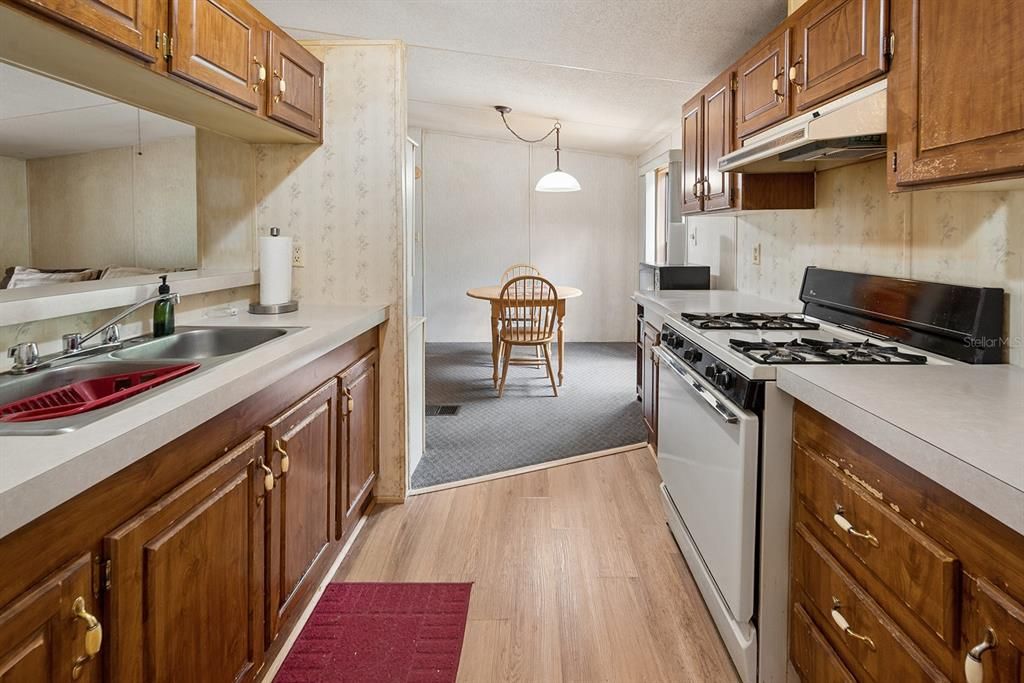 For Sale: $189,000 (3 beds, 2 baths, 960 Square Feet)
