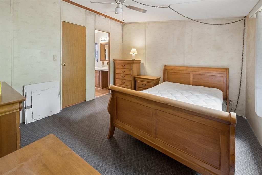 For Sale: $189,000 (3 beds, 2 baths, 960 Square Feet)