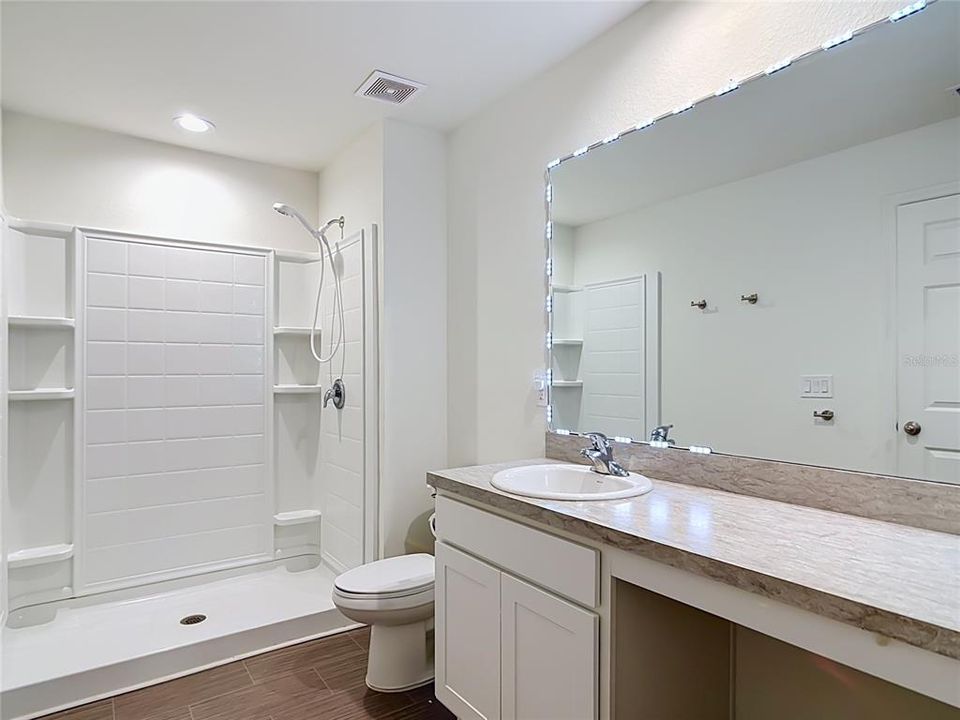 For Sale: $279,000 (3 beds, 2 baths, 1284 Square Feet)