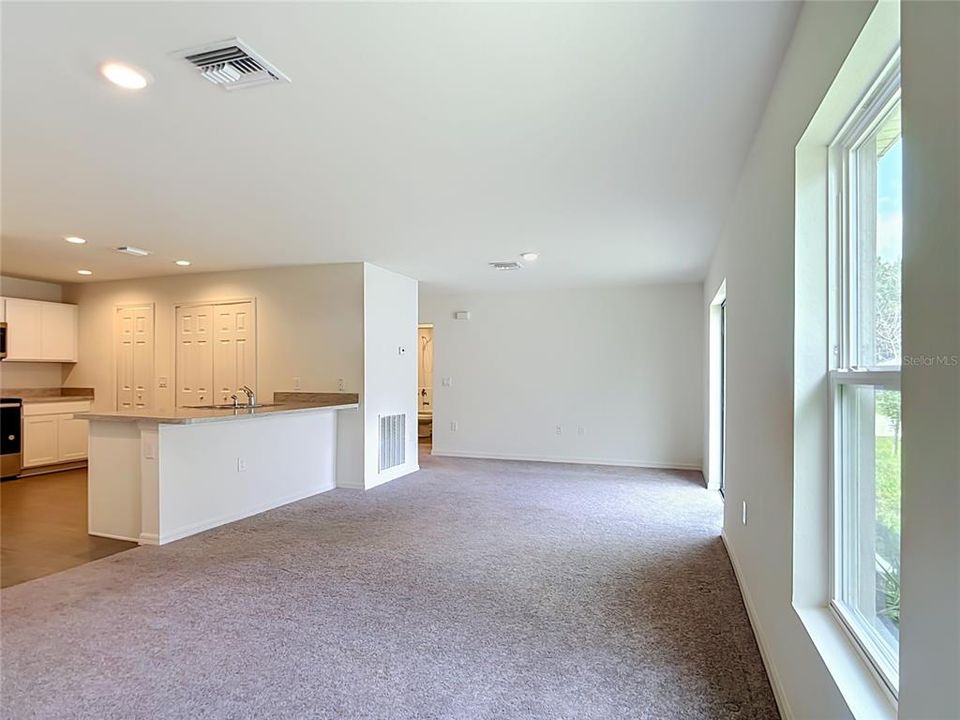 For Sale: $279,000 (3 beds, 2 baths, 1284 Square Feet)
