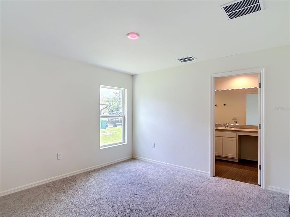For Sale: $279,000 (3 beds, 2 baths, 1284 Square Feet)