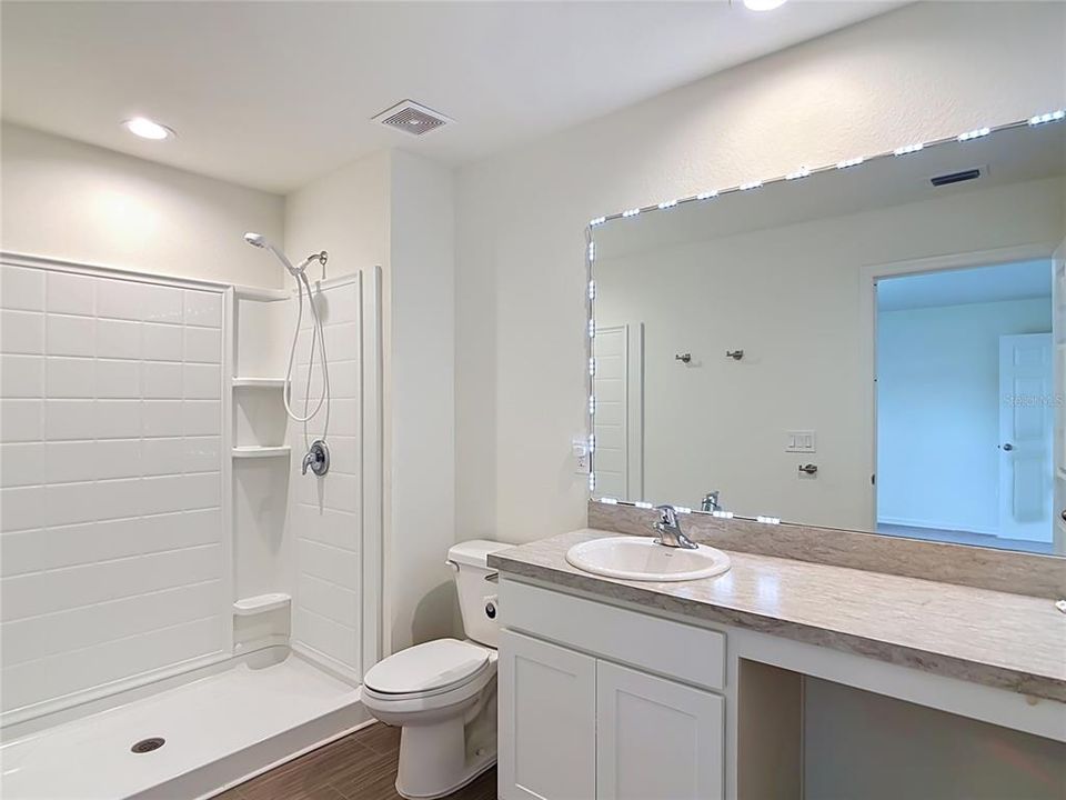 For Sale: $279,000 (3 beds, 2 baths, 1284 Square Feet)