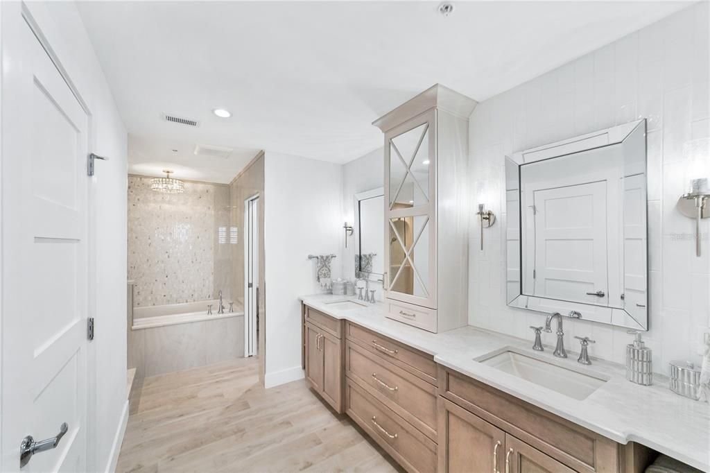 En Venta: $649,000 (3 camas, 2 baños, 1701 Pies cuadrados)