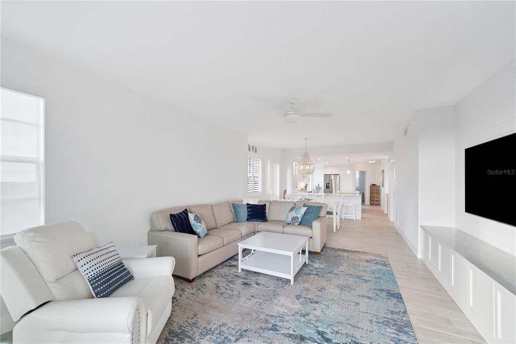 En Venta: $649,000 (3 camas, 2 baños, 1701 Pies cuadrados)