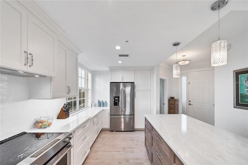 En Venta: $649,000 (3 camas, 2 baños, 1701 Pies cuadrados)