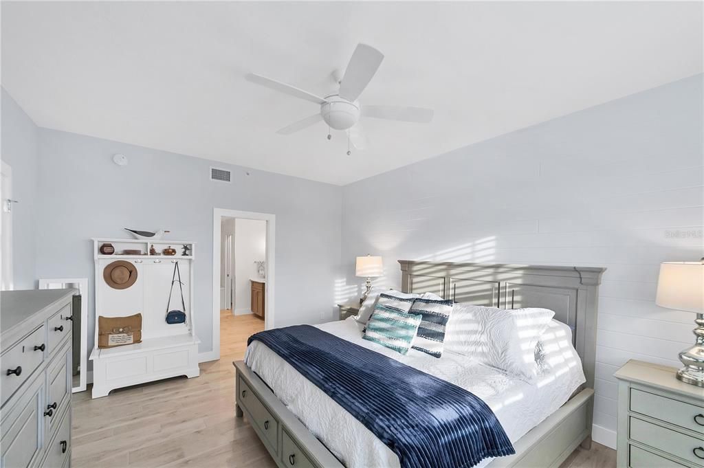 En Venta: $649,000 (3 camas, 2 baños, 1701 Pies cuadrados)