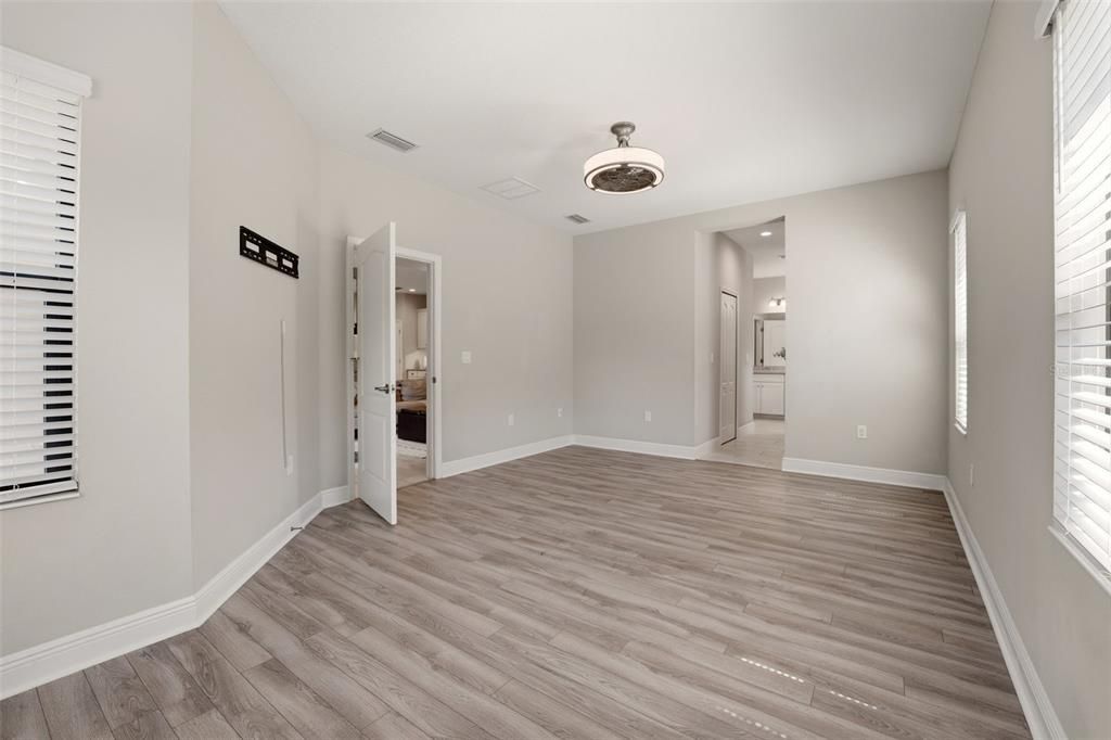 For Sale: $449,900 (3 beds, 3 baths, 2104 Square Feet)
