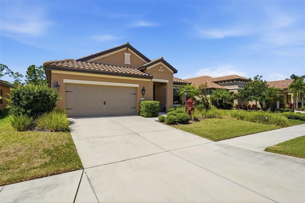 For Sale: $449,900 (3 beds, 3 baths, 2104 Square Feet)