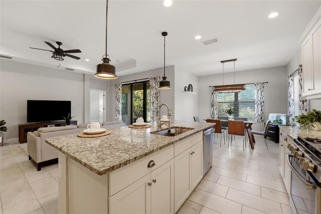 For Sale: $449,900 (3 beds, 3 baths, 2104 Square Feet)