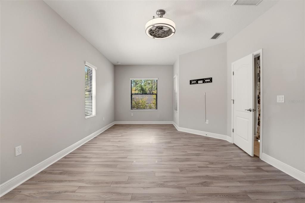 For Sale: $449,900 (3 beds, 3 baths, 2104 Square Feet)