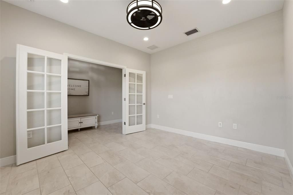 For Sale: $449,900 (3 beds, 3 baths, 2104 Square Feet)