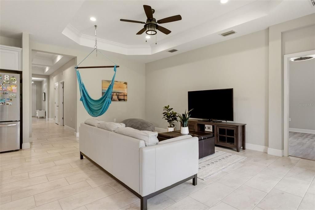 For Sale: $449,900 (3 beds, 3 baths, 2104 Square Feet)