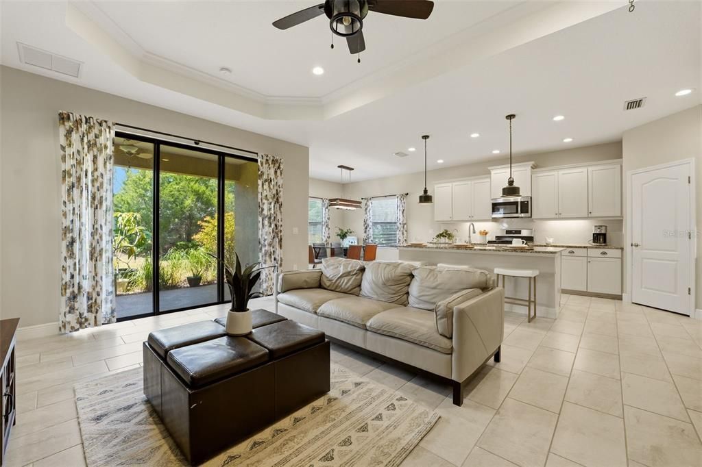 For Sale: $449,900 (3 beds, 3 baths, 2104 Square Feet)