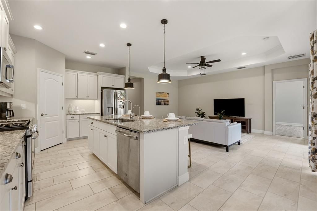 For Sale: $449,900 (3 beds, 3 baths, 2104 Square Feet)
