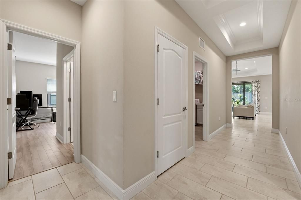 For Sale: $449,900 (3 beds, 3 baths, 2104 Square Feet)