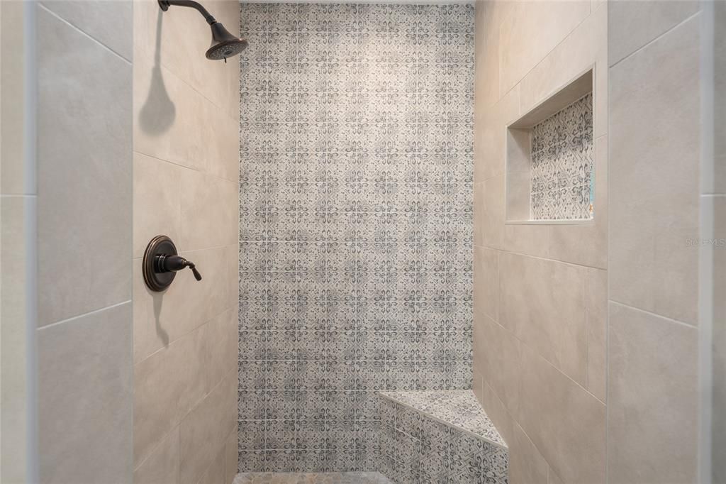 En Venta: $725,000 (3 camas, 2 baños, 2116 Pies cuadrados)