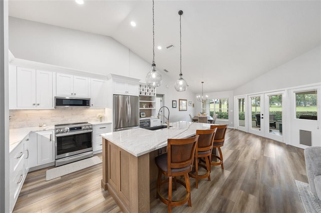 En Venta: $725,000 (3 camas, 2 baños, 2116 Pies cuadrados)