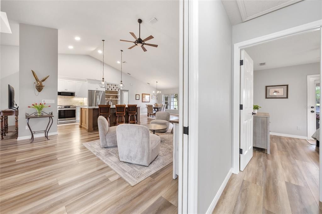 En Venta: $725,000 (3 camas, 2 baños, 2116 Pies cuadrados)