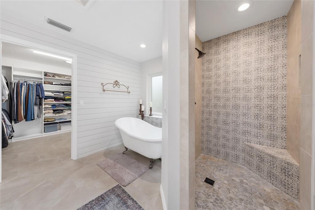 En Venta: $725,000 (3 camas, 2 baños, 2116 Pies cuadrados)