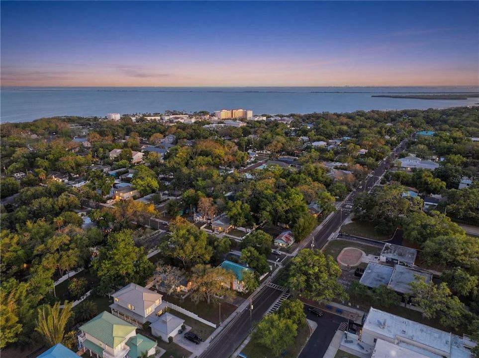 For Sale: $399,000 (2 beds, 1 baths, 823 Square Feet)