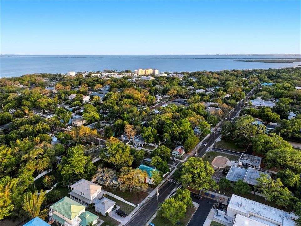For Sale: $399,000 (2 beds, 1 baths, 823 Square Feet)