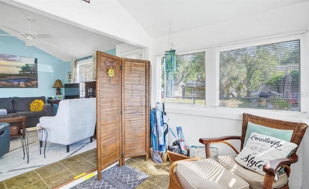 For Sale: $399,000 (2 beds, 1 baths, 823 Square Feet)