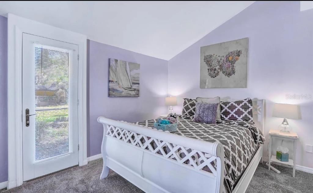 For Sale: $399,000 (2 beds, 1 baths, 823 Square Feet)