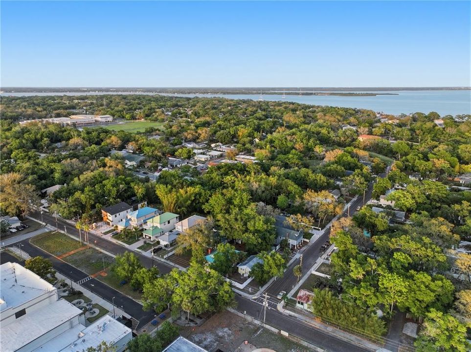 For Sale: $399,000 (2 beds, 1 baths, 823 Square Feet)